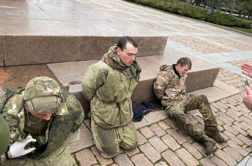 «Не обращайтесь с нашими детьми как с собаками!». Вскрытый архив военной прокуратуры России показал реальное положение дел на фронте