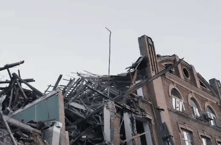В «ДНР» заявили о гибели шести человек в при ракетном обстреле Донецка. Одна из ракет попала в центр подготовки операторов БПЛА