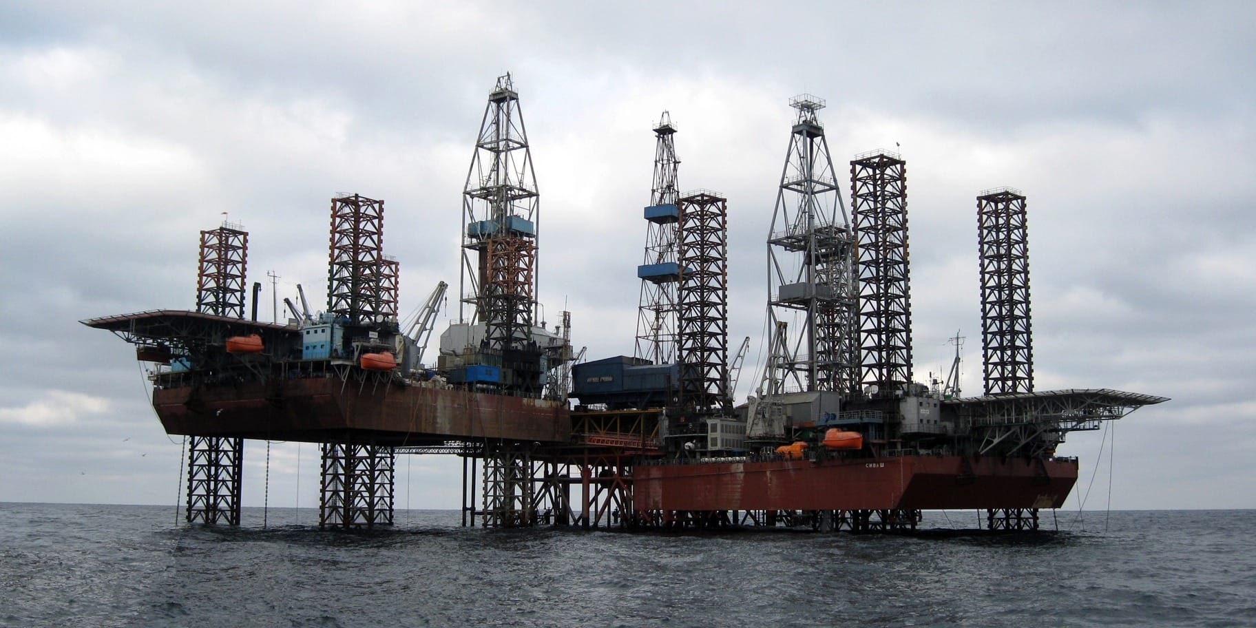 ВСУ ударили по буровым платформам в Черном море, захваченным Россией после аннексии Крыма